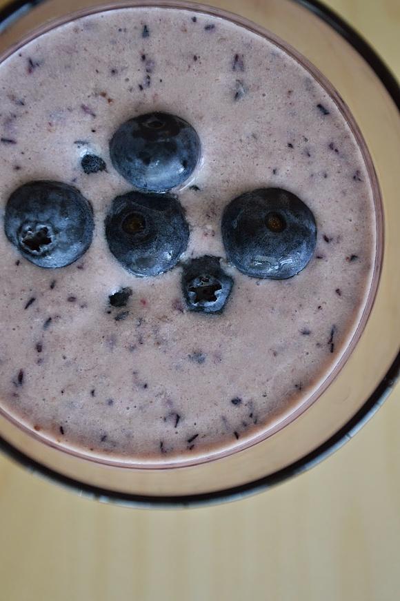 Smoothie z borówki i banana bez cukru