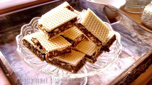 Wafelki z nadzieniem kakaowo-bakaliowym