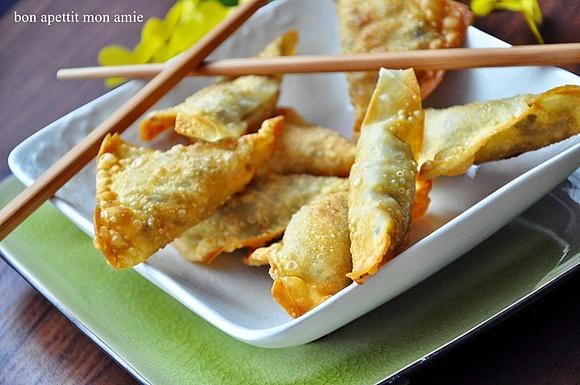 Pierożki won ton z grzybami i kapustą tłuczone na dwie wersje smakowe