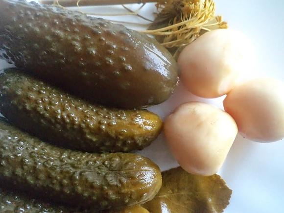 Ogórki kiszone z rzodkiewką