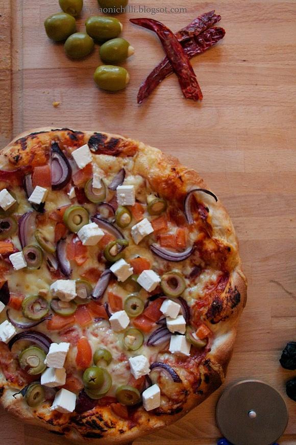 Pizza z fetą na dwa sposoby