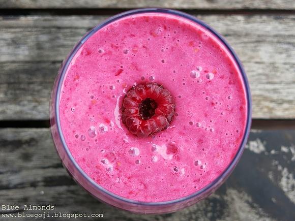 Malina i kokos smoothie bez cukru, raw vegan