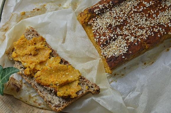 Marchewkowy pasztet z czerwoną soczewicą