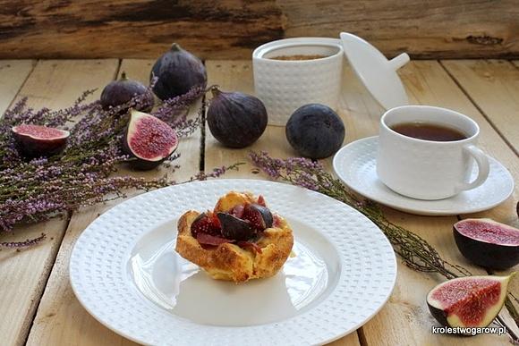 Pudding z figami i szynką serrano