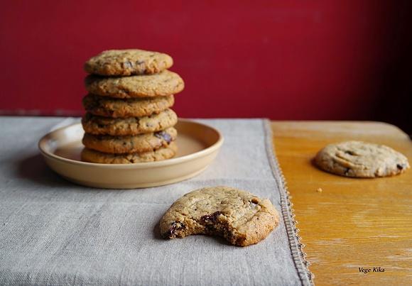 Chocolate chip cookies z masłem orzechowym