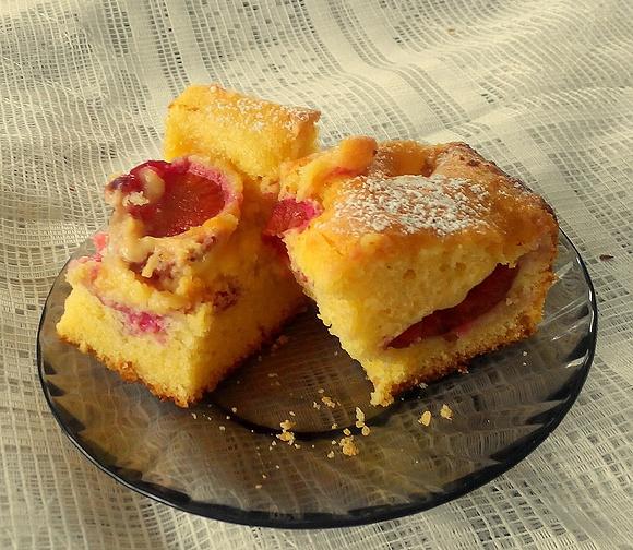 Biszkoptowe ciasto ze śliwką