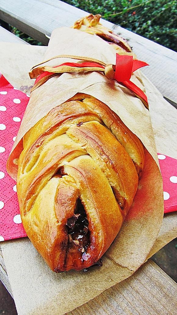 Drożdżowa Plecionka z Czekoladą i Orzechami
