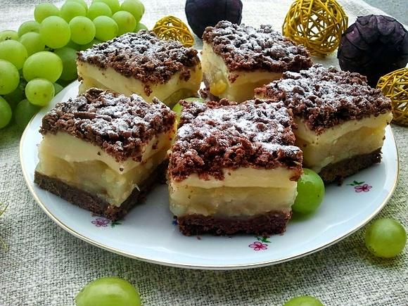 Ciasto budyniowe z gruszkami