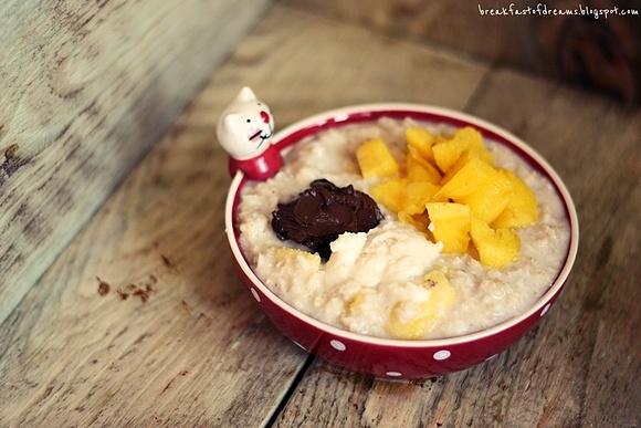Duet z tropików - owsianka na mleku sojowym z mango i kremem czekoladowym z awokado