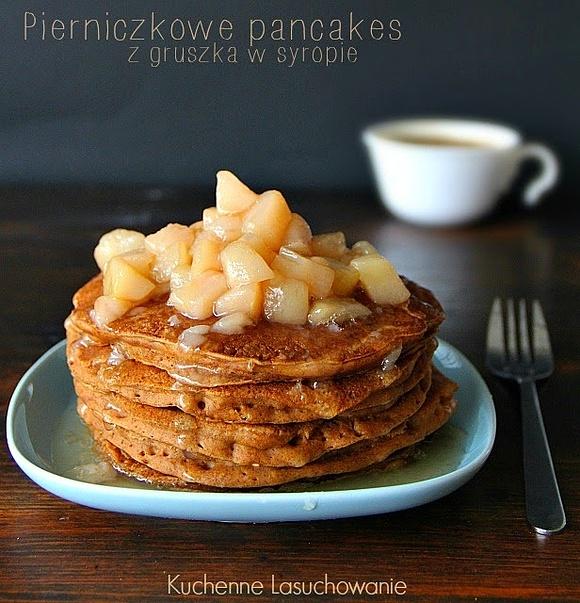 Piernikowe pancakes z sosem gruszkowym