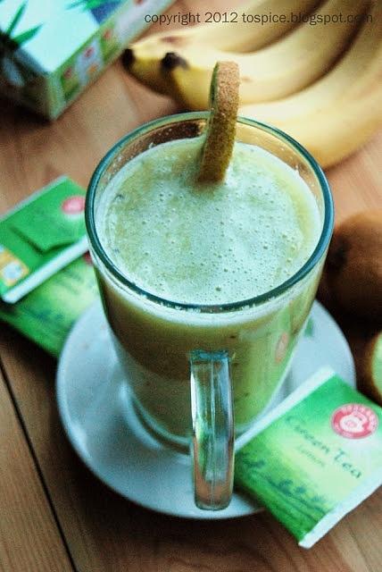 Smoothie z zieloną herbatą, bananem i kiwi
