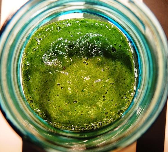 Smoothie ze szpinakiem i jabłkiem z spiruliną