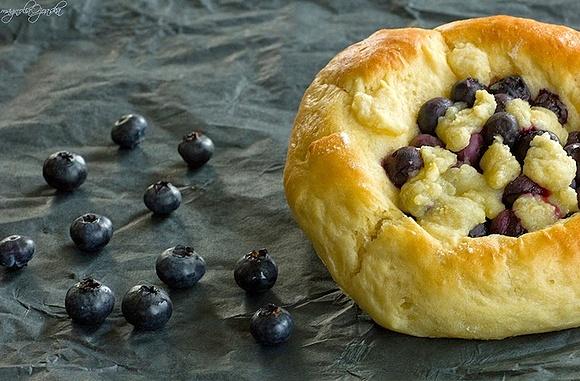 Drożdżówki z borówkami