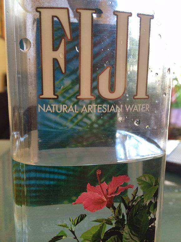 Fiji Water ile kosztuje butelka wody?