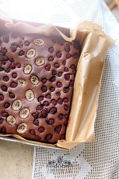 Brownies z malinami i bananem
