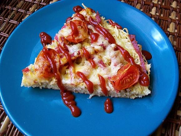 Makaronowa pizza - zapiekanka na makaronowym spodzie