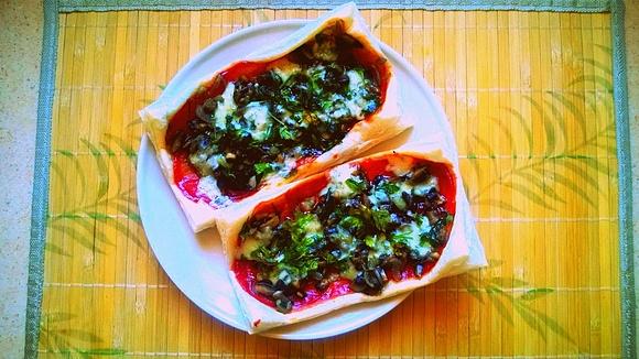 Mini pizze z pieczarkami i lazurem