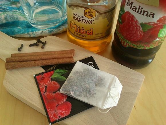 Rozgrzewająca herbatka na przeziębienie na jesienne popołudnie
