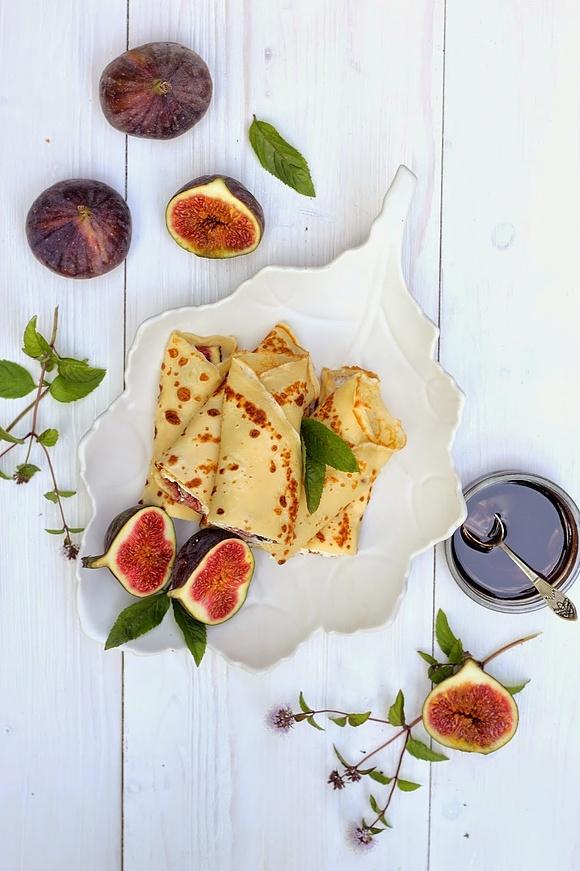 Naleśniki z serem, figami i sosem balsamicznym