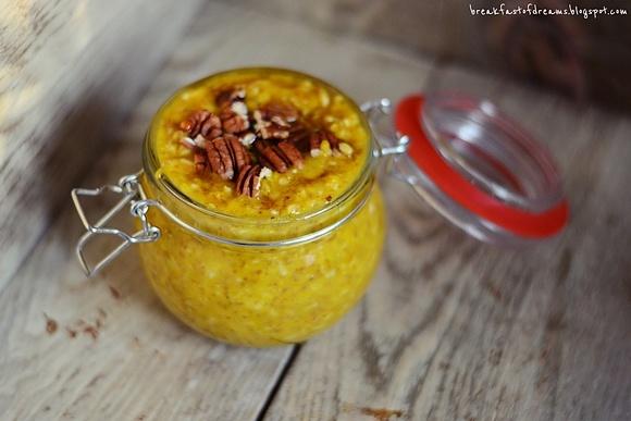 Dyniowa owsianka z orzechami pecan i syropem klonowym