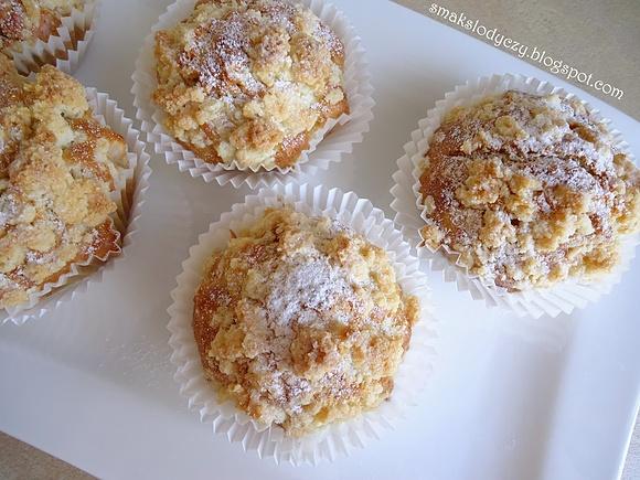 Muffiny z jabłkiem i kruszonką