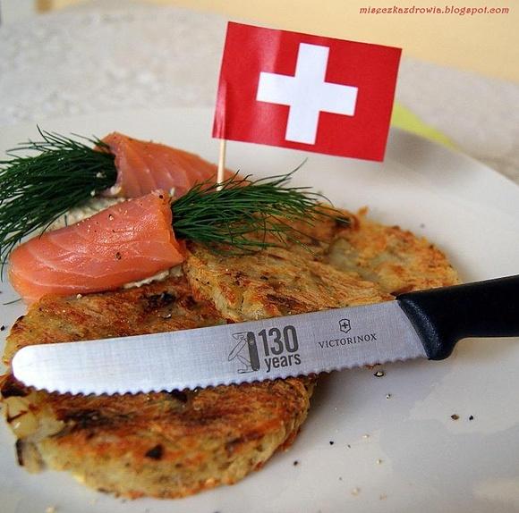 Pieczone Rösti z pastą pistacjowo-koperkową i wędzonym łososiem