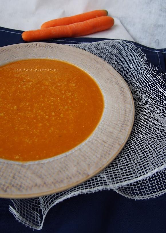 Zupa marchewkowa z blendera i kaszą jaglaną