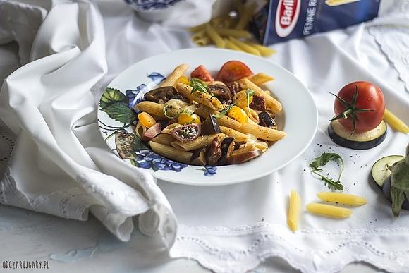 Penne z bakłażanem, pomidorami i mozzarellą