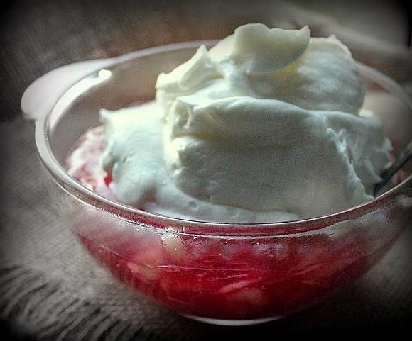 Wiśniowy kisiel z bananami na mleku - szybki deser