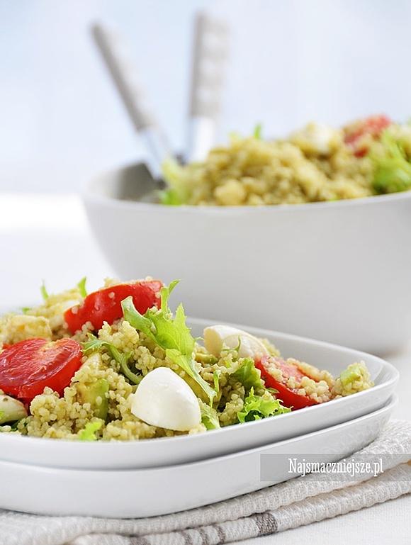 Sałatka kuskus z bazyliowym pesto