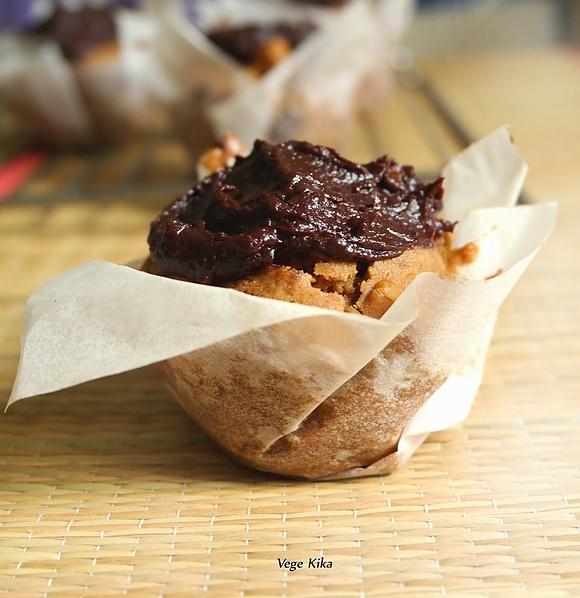 Muffiny z mąki kukurydzianej z nektarynkami