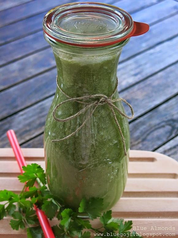 Gruszka i pietruszka smoothie raw wegańskie