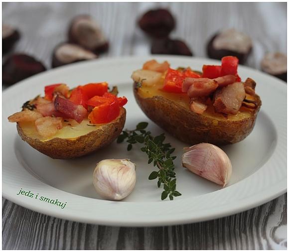Pieczone ziemniaki z boczkiem i papryką