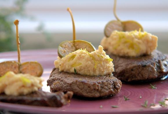 Serowo-limonkowe puree z selera do steku wołowego