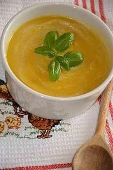 Zupa dyniowa z rozmarynem i grzankami