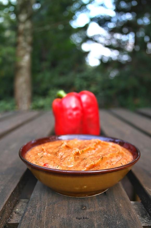 Pasta z pieczonego bakłażana, papryki i czosnku