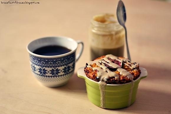 Pieczona dynia z figami i tahini - wegańska owsianka