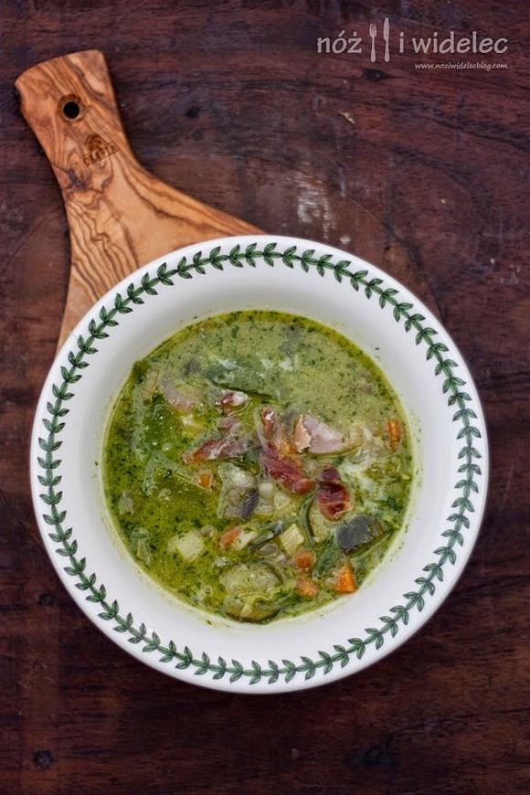Minestrone z warzyw i pesto z prosciutto di Parma