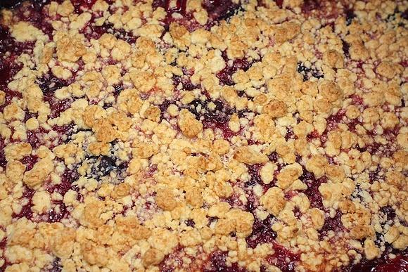 Ciasto ze śliwkami i kruszonką kokosową