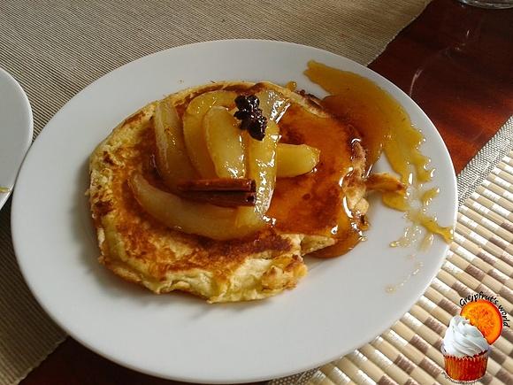 Biszkopty z patelni z kandyzowanymi gruszkami