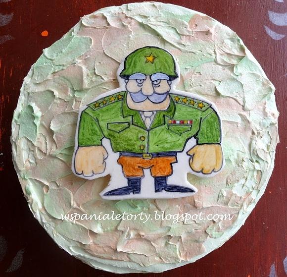 Tort militarny w barwach ochronnych dla miłośnika klimatów militarnych
