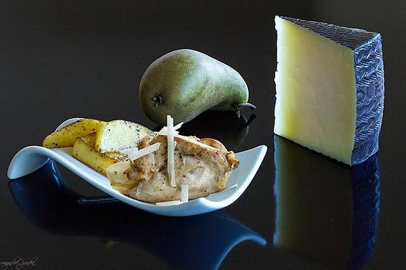 Drobiowe kieszonki z gruszką i serem Manchego