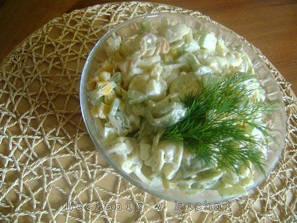 Sałatka z tortellini i warzywami