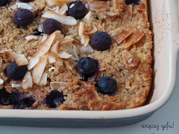 Pieczona owsianka z bananami i borówkami