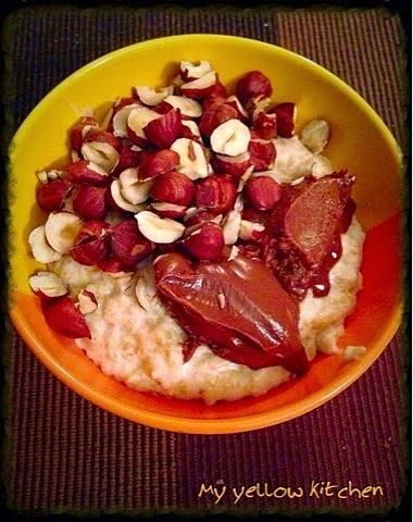 Owsianka z nutellą ferrero rocher i orzechami laskowymi