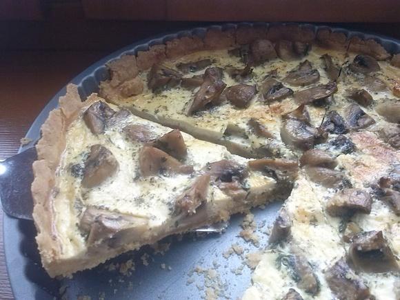 Bezglutenowa tarta z pieczarkami