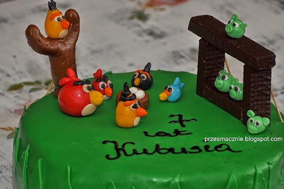Tort ananasowo śmietankowy na urodziny z dinozaurem i angry birds