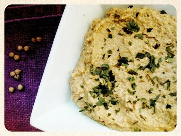 Hummus z pomidorową nutą