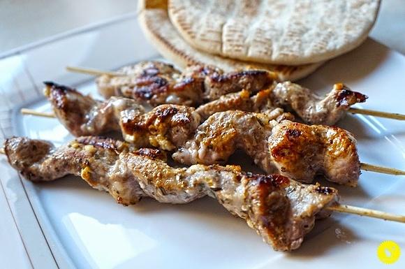 Souvlaki z karkówki - przepis na greckie szaszłyki z cytrynem i tymiankiem