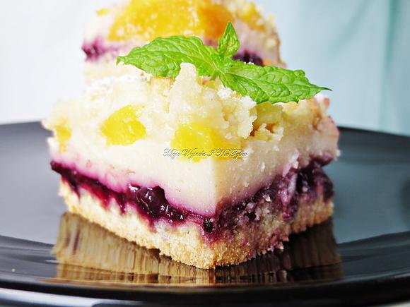 Kruchy placek z mango i migdałową kruszonką